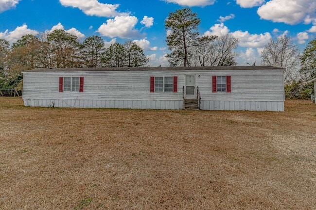 Building Photo - 3 Bedroom, 2 Bathroom mobile home in Pikeville *Trash pick-up included*