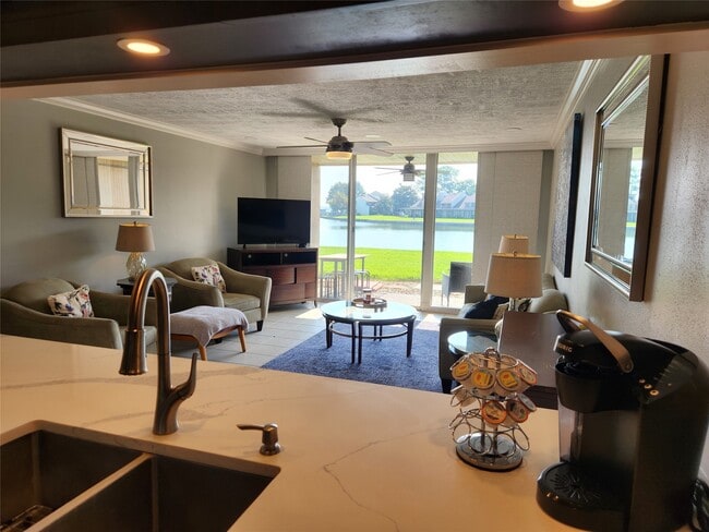 Building Photo - 12600 Melville Dr Unit 123