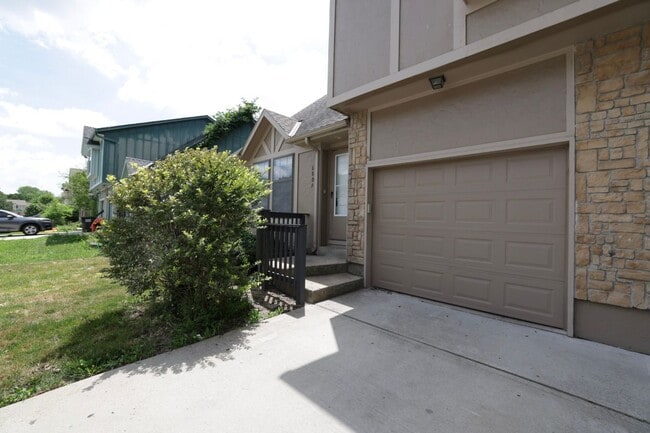 Building Photo - 6809 W 149th Terrace Rental