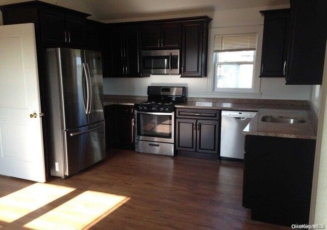Photo - 469 E Hudson St