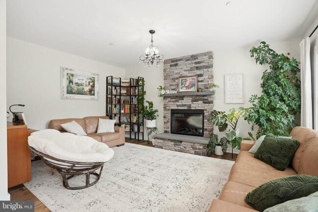 Photo - 722 Whitneys Landing Dr