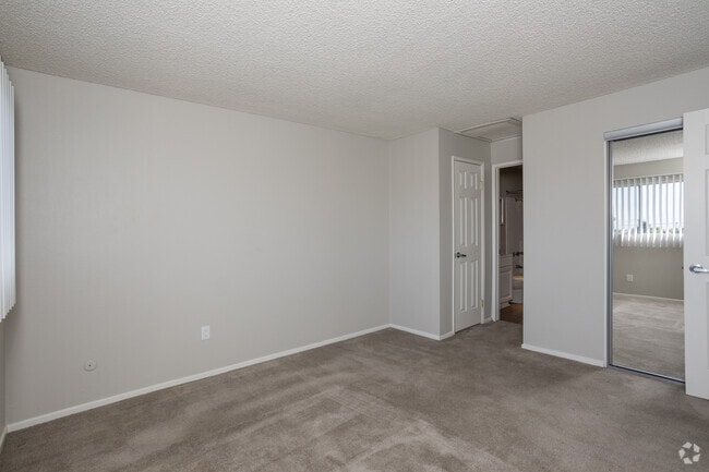 1BR, 1BA - 620 SF