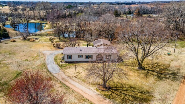 Photo - Beautiful Home In Kingman Available For Rent On Nearly 1 acre!