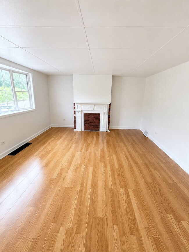 Photo - 404 Curtin Ave