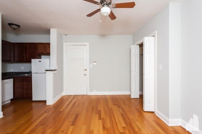 Building Photo - 0 bedroom in Chicago IL 60657 Unit 105