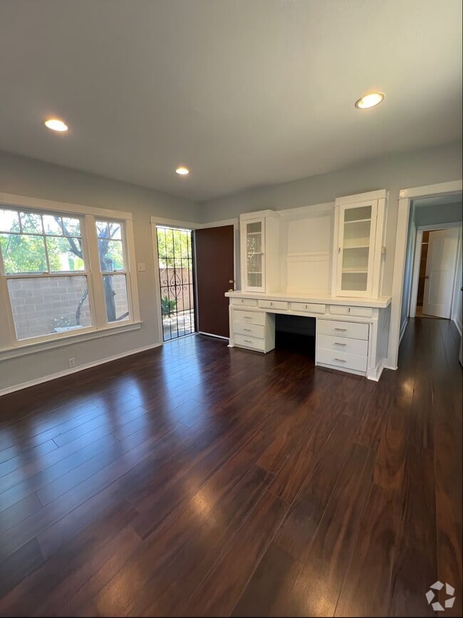 Building Photo - BeautiRemodeled Studio Type Apartment - Co... Unit 4569
