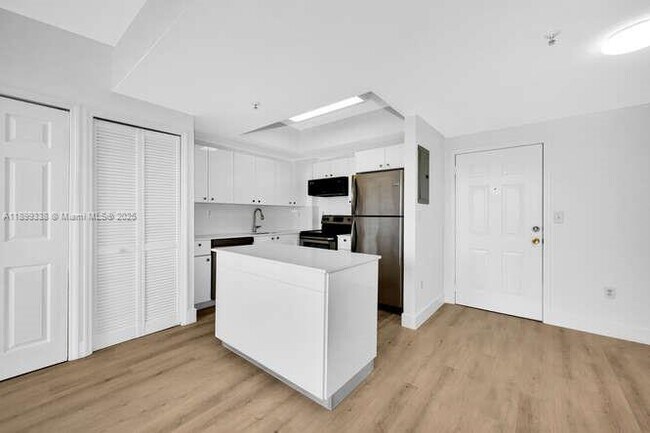 Photo - 3500 Coral Wy Unidad 409