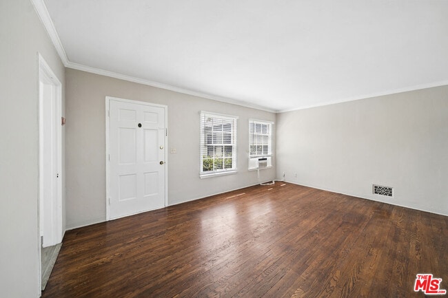 Photo - 1402 N Mansfield Ave Unidad 1402 1/2