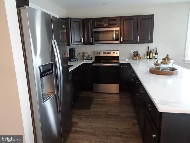 Photo - 210 W 9th St