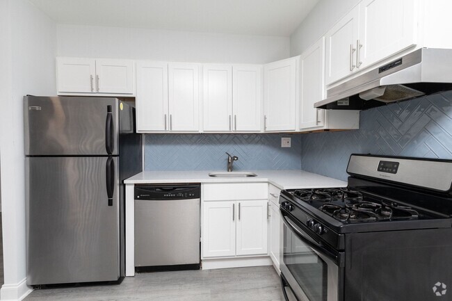 Kitchen-Renovated - Hamilton Court East Apartments