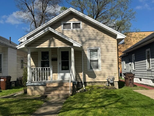 Building Photo - 206 N Sutphin St