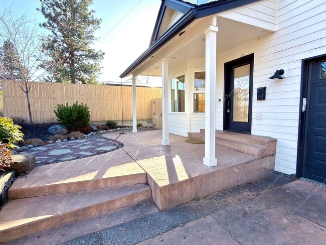 Photo - Find a piece of serenity in Historic Old Bend! (Unfurnished)