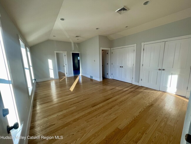 Photo - 536 Columbia St