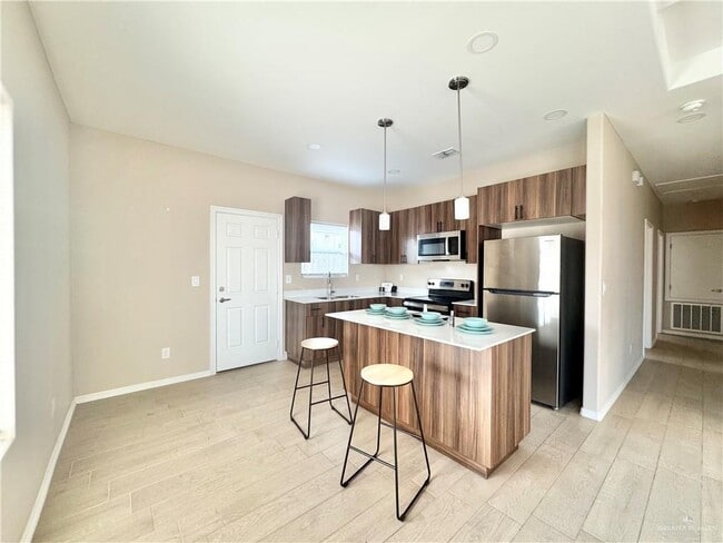 3105 W Driftwood St Unit 4