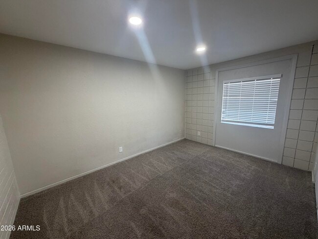 2034 W Cactus Rd Unit B