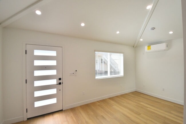 Photo - 10839 Moorpark St Unit 47