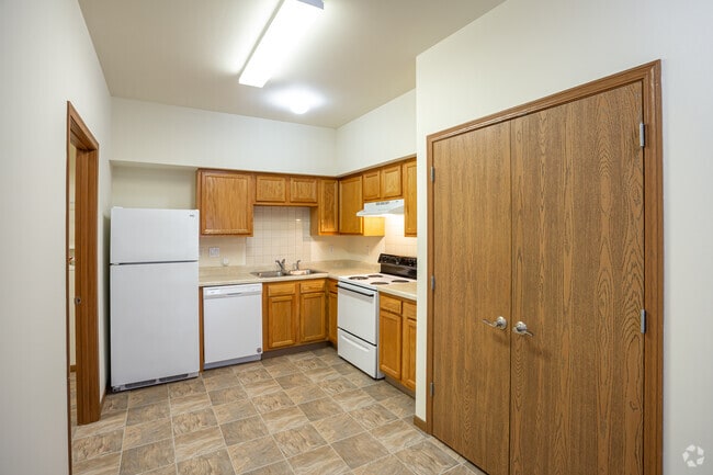 2BR, 2BA - 1130 SF
