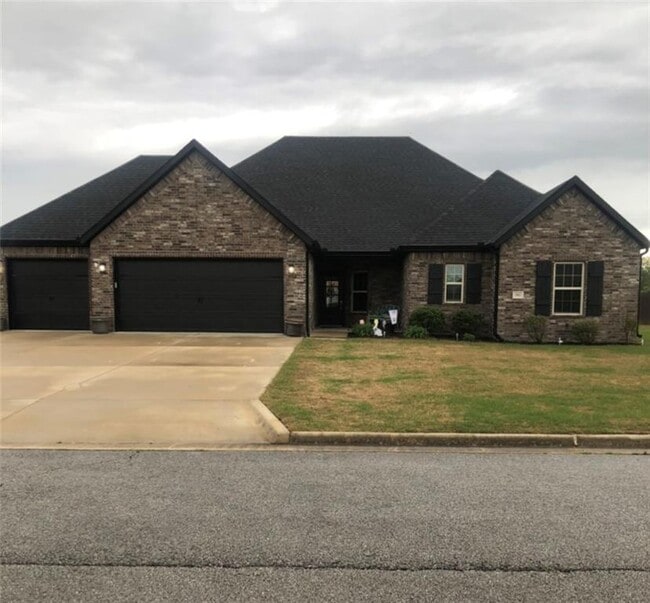 Building Photo - 18061 Astor Dr
