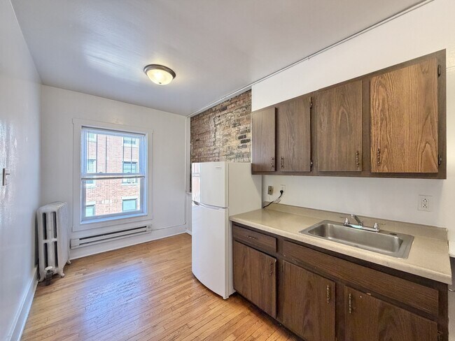 Photo - 934 W Cornelia Ave Unit 2