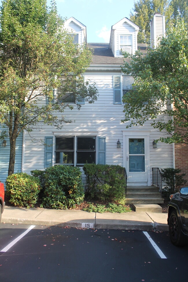 Building Photo - 120 Eaglesmere Cir Rental