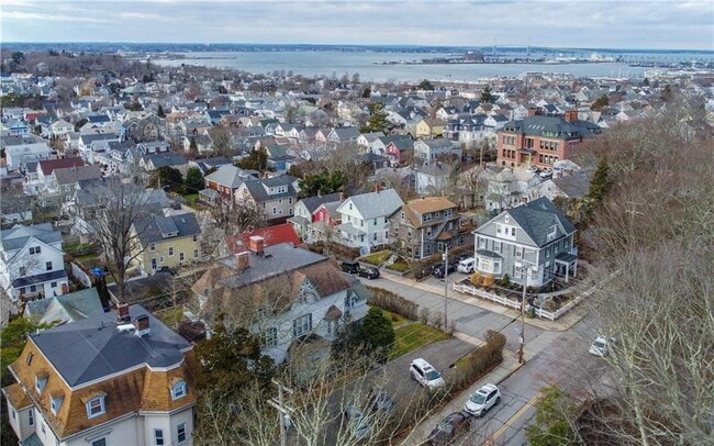 Photo - 569 Spring St