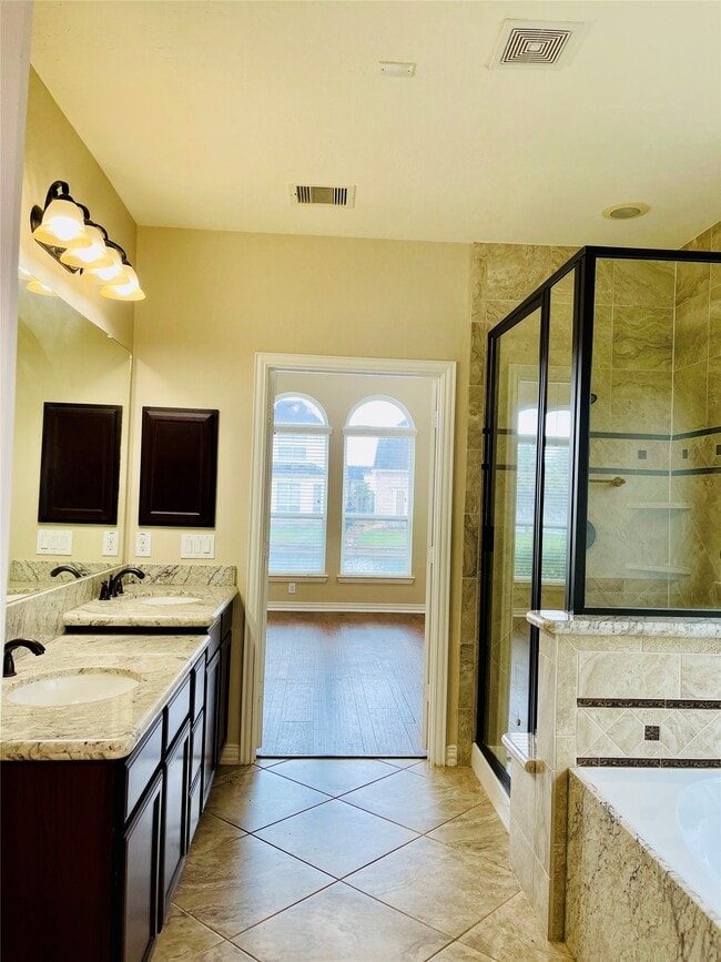 Photo - 14303 Tasmania Ct