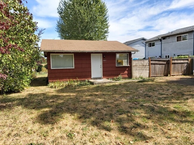 Building Photo - Cozy 1 Bed, 1 Bath House with Big Backyard and Outdoor Deck!