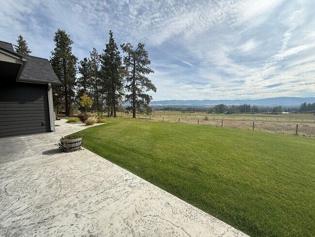 Photo - 875 Saddleback Dr