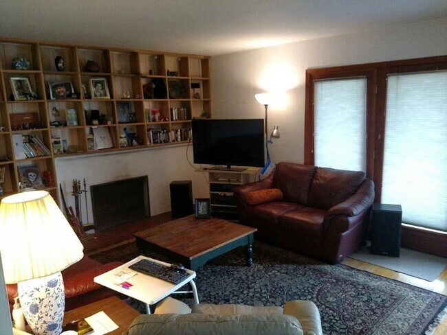 Photo - "Welcome Home: Spacious 3-Bedroom Oasis with 2 Full Baths on Dakota St NE!"
