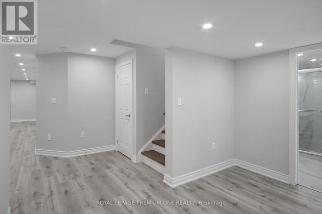 Photo - 76 Birkett Wy