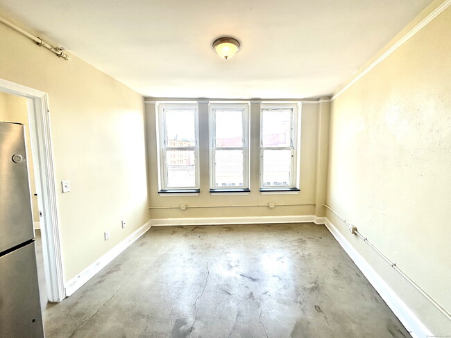 Building Photo - 77 Bank St Unit 3A Rental