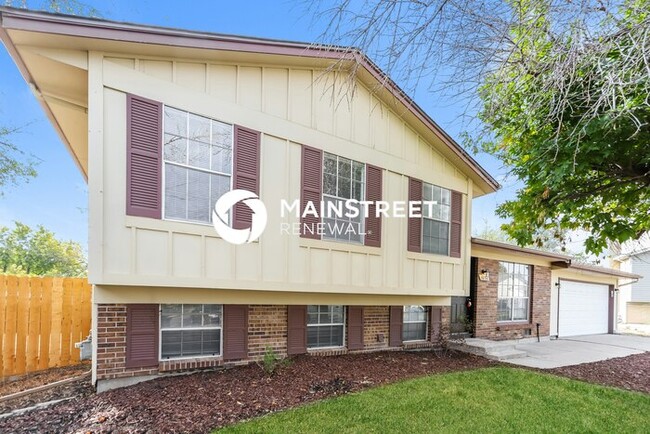 Photo - 4 Bedroom Pet-Friendly Home in AURORA, CO with Main Street Renewal