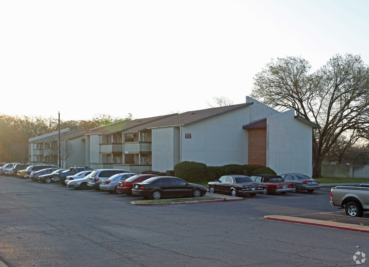 Raible Place Apartments - Raible Place Apartments