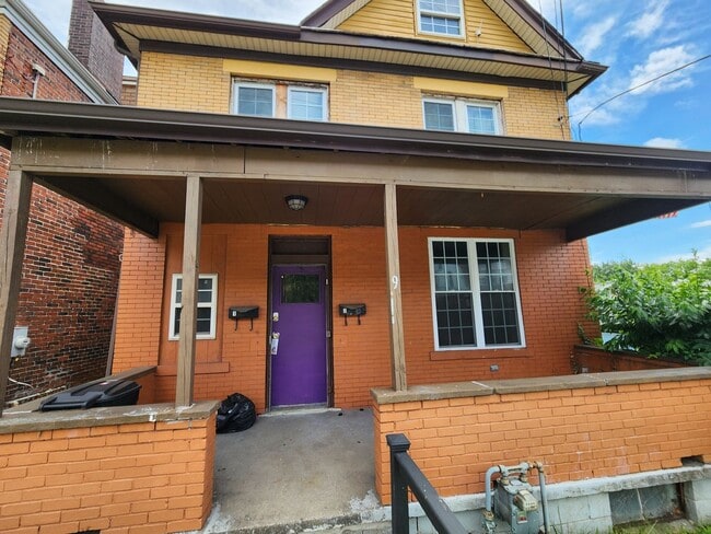 Building Photo - 9 5th St Unit 1