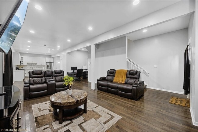 Photo - 352 N Avers Ave