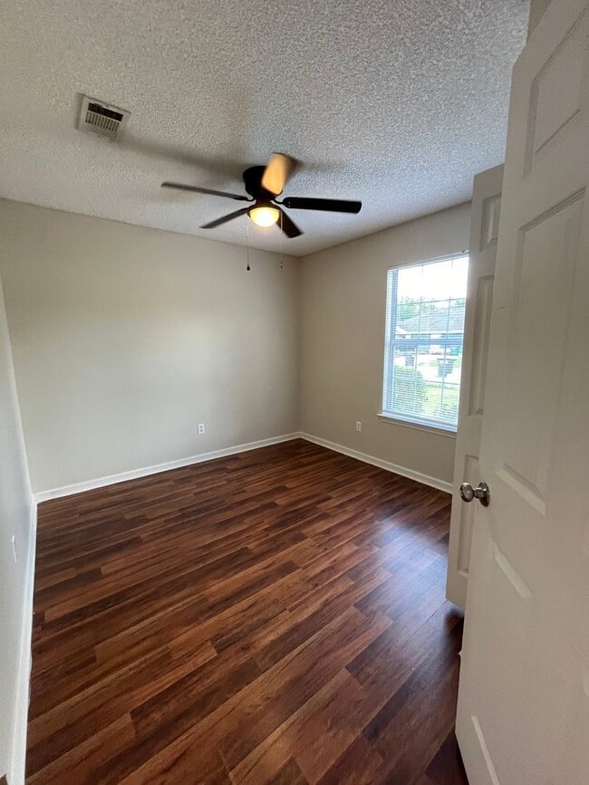 Photo - 15 Talbot Ct Unit 1