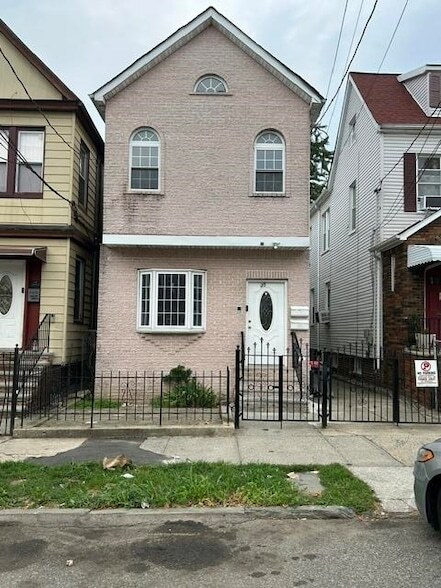 Building Photo - 35 Stegman St