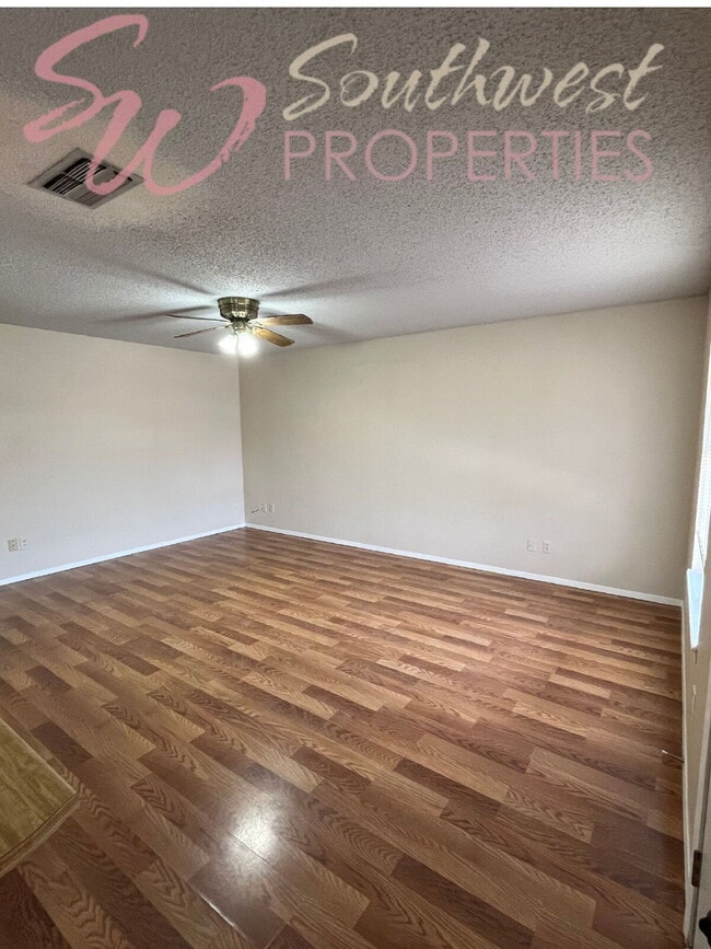 Photo - Move in Ready 2 bedroom 1 bath apartment -- Walk to Campus! Unit Apt 5