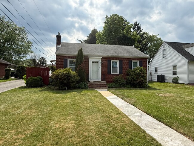 Building Photo - 408-410-410 S 24th St
