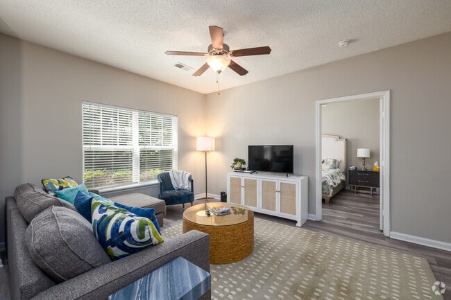2BD, 2BA - 950SF