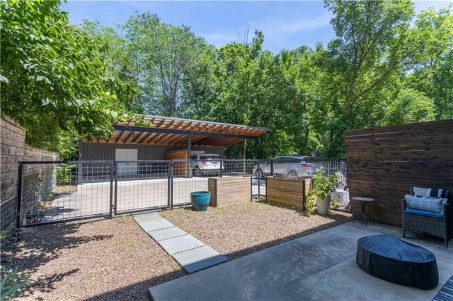 Photo - 808 S Locust Ave