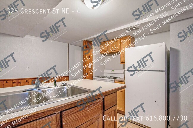 Photo - 325 Crescent St NE Unit 4