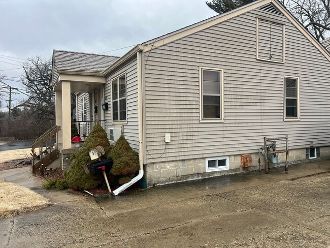 Building Photo - 211 Anne St Unit 2