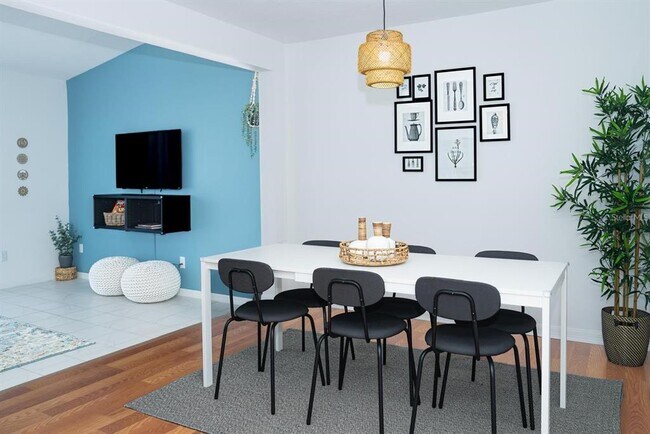 Photo - 547 Caribbean Dr