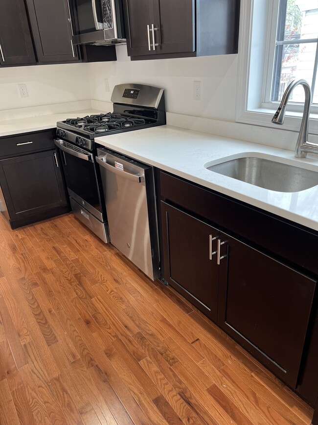220 Carleton St Unit Carleton Street