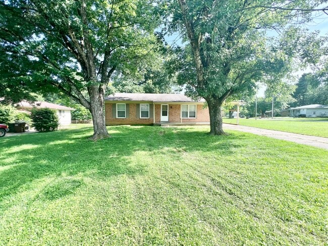Photo - 305 Hillcrest Dr