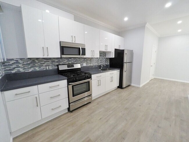 Building Photo - 602 22nd St Rental