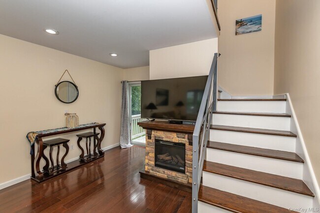 5 Hyler Dr