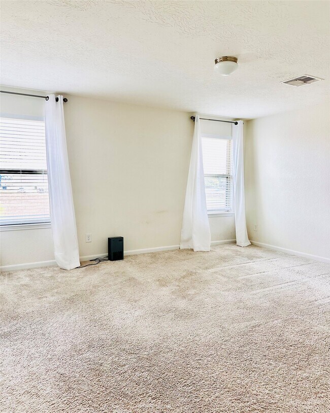 Photo - 25250 Laird Knoll St