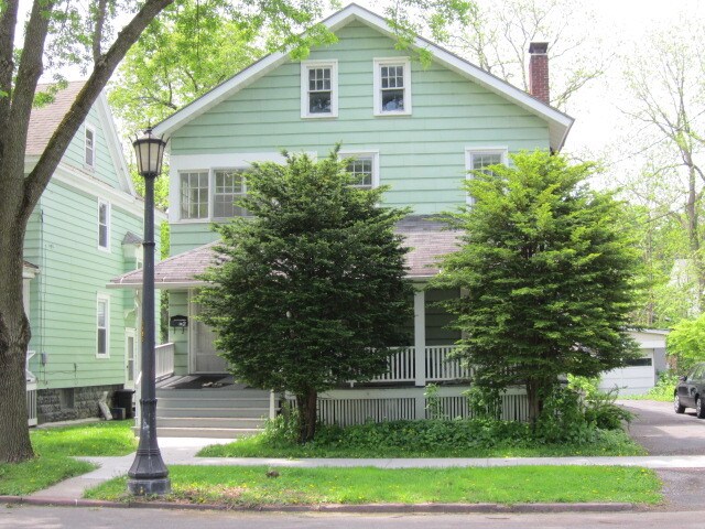 Exterior - 744 Allen St Unidad 1